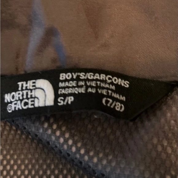 The North Face BOYS Black Lightweight Jacket/Raincoat - Picture 4 of 7